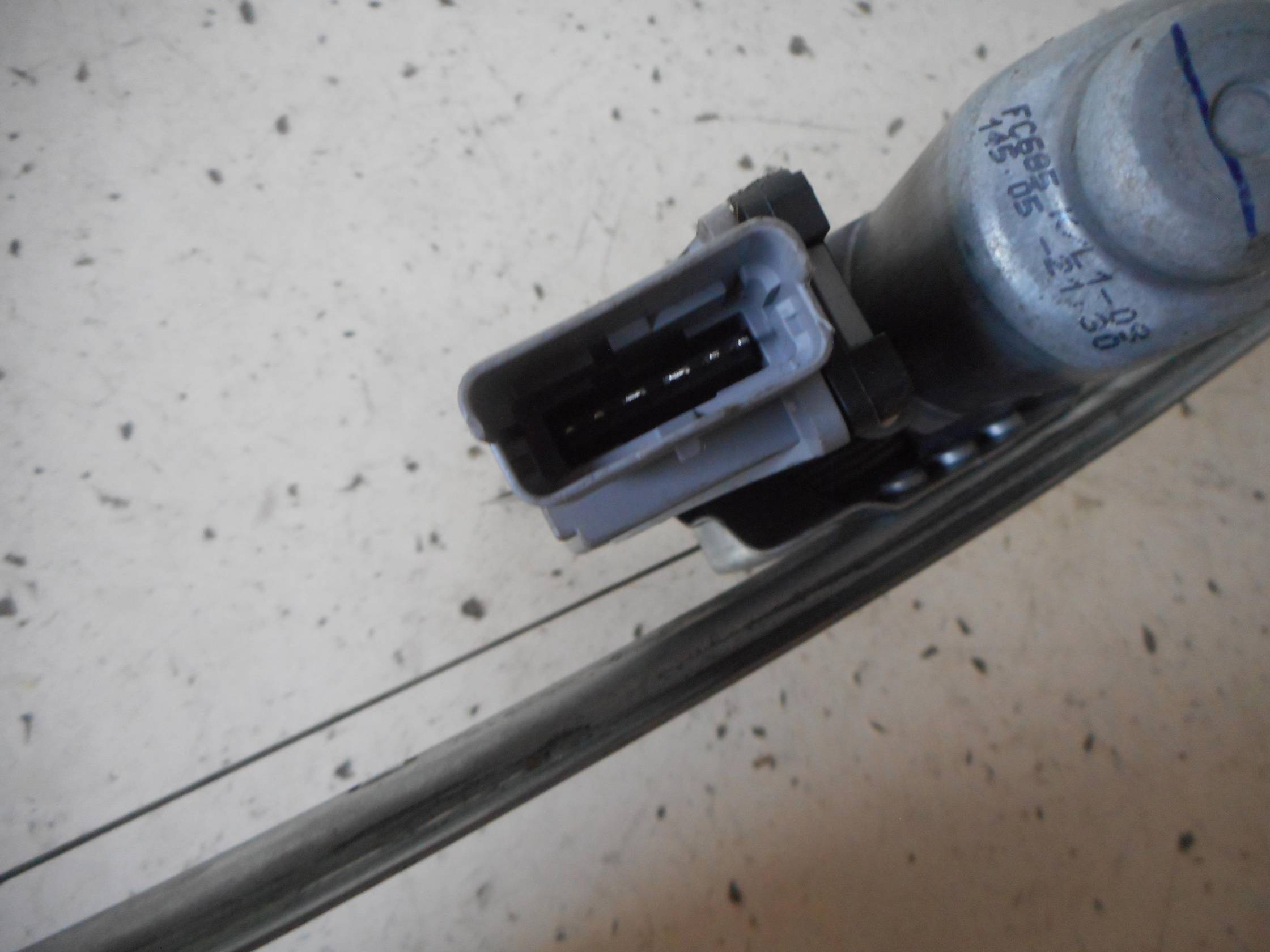 Alzacristallo elettr. porta ant. dx.